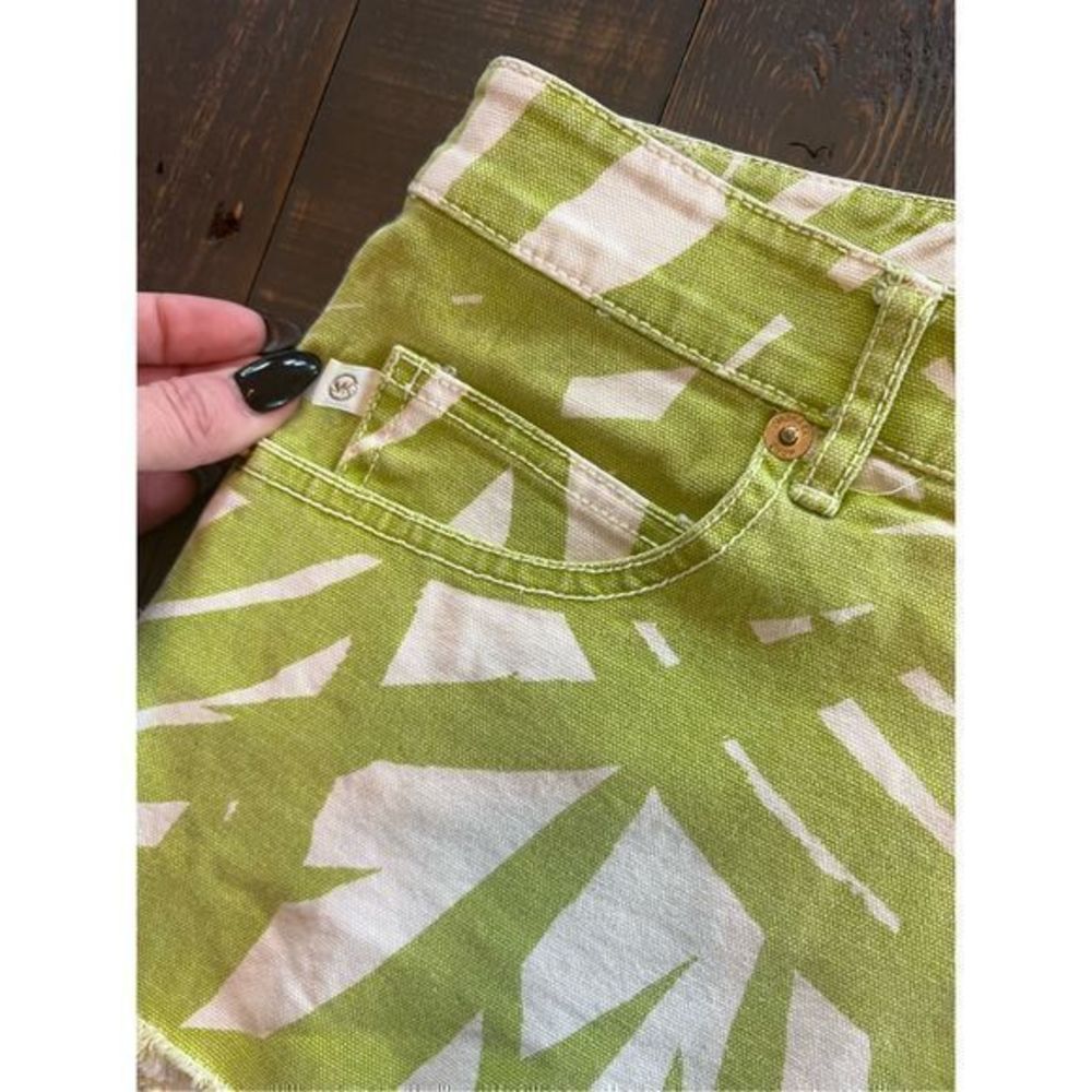 Michael Kors Women's Denim Palm Leaf Cut-Off Jean Shorts Green Size 6 tj d - Picture 6 of 8